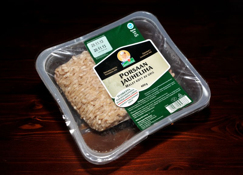 Porsaan jauhelihaa muovipakkauksessa.