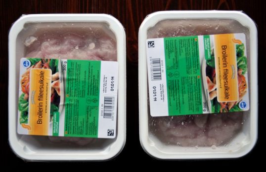 Kaksi pakettia broilerin fileesuikaleita.