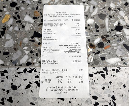 Prisman kuitti: Onnenpekka-olut 2,85, lasipullon pantti 0,10, pullopalautus 2,90, korttiveloitus 0,05, bonus −2,80.