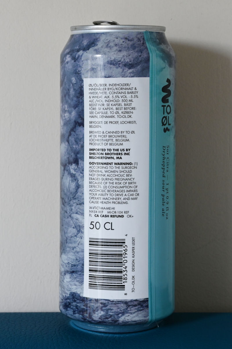 To Øl -oluttölkissä pienellä tekstillä Yhdysvaltojen osavaltioiden panttiarvoja.