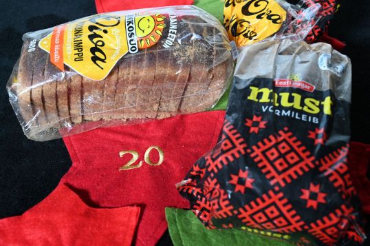 Linkosuon Oiva-perunalimppu ja Eesti Pagarin Must-vormileib.